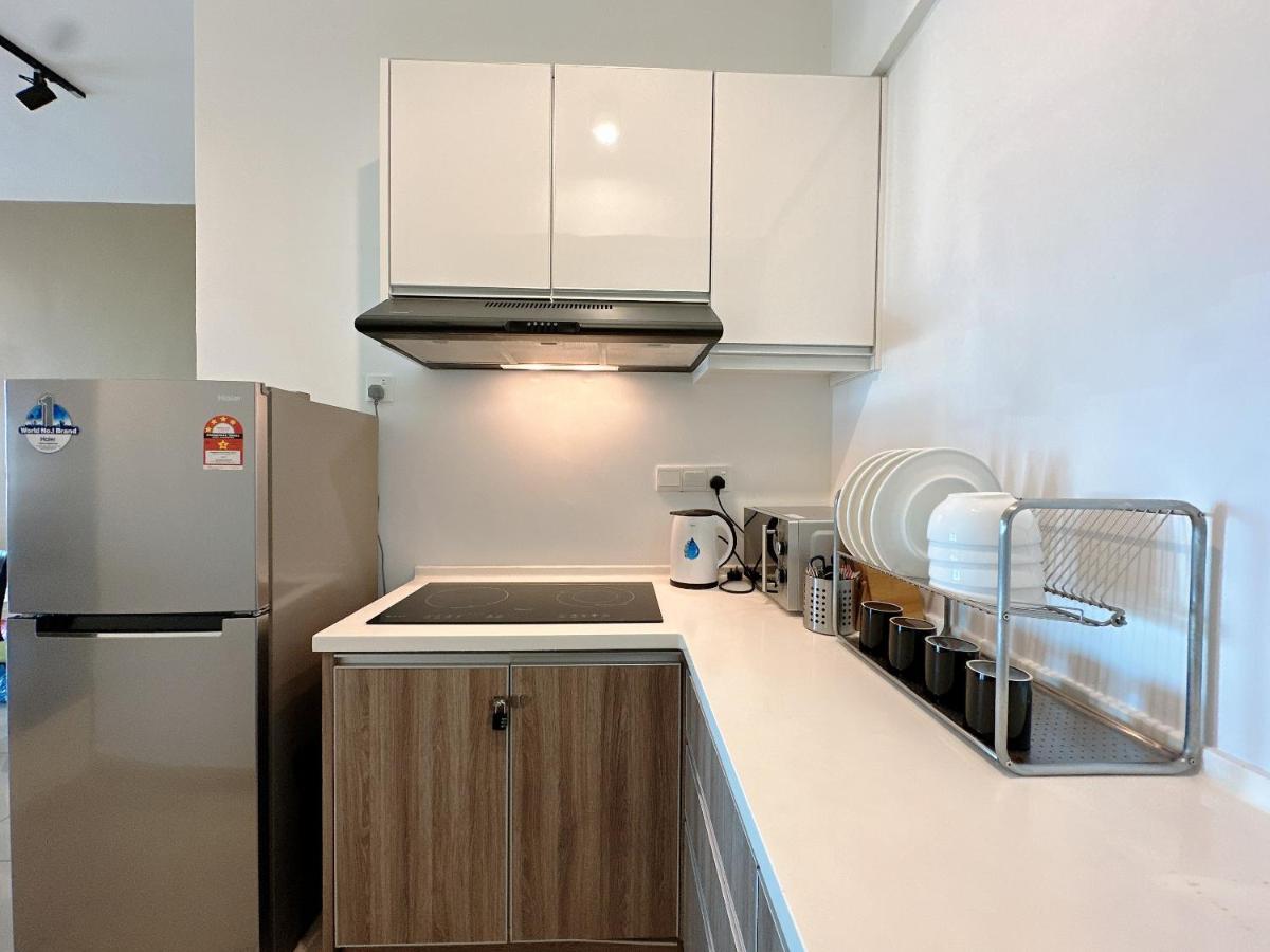 Town Apartment *